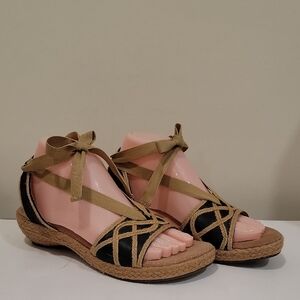 Clarks Black Leather and Tan Jute Trim Espadrilles Sandals (sz 7.5)